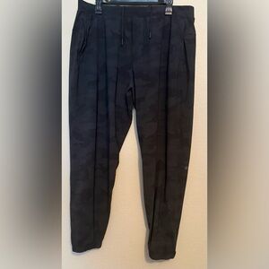lululemon athletica Men's Black Camo Jogger Pants